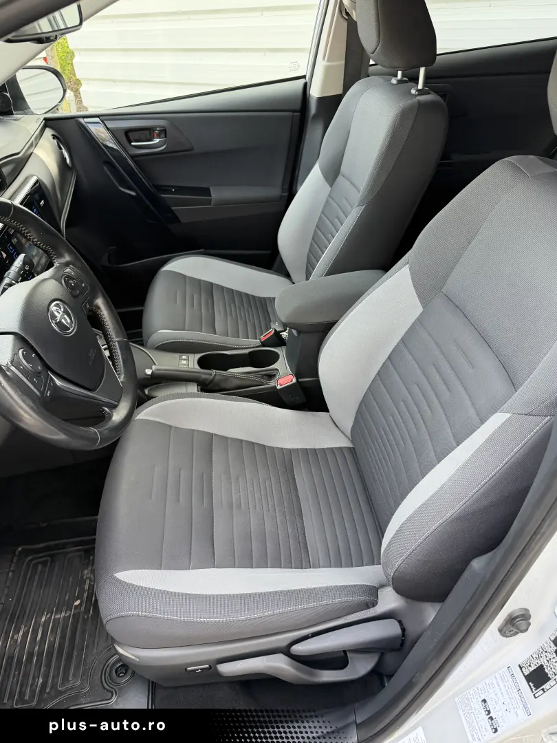 Toyota Auris 1.8 Hybrid 100.000 km de vanzare in RATE FIXE