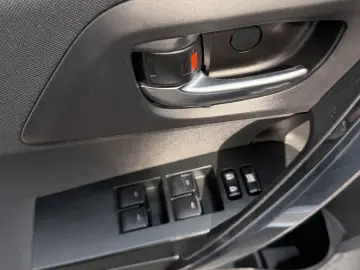 Toyota Auris 1.8 Hybrid 100.000 km de vanzare in RATE FIXE