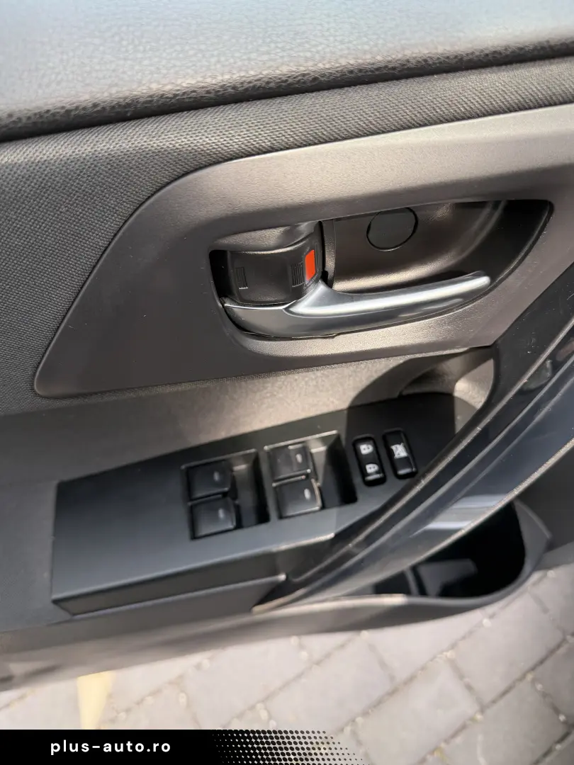 Toyota Auris 1.8 Hybrid 100.000 km de vanzare in RATE FIXE