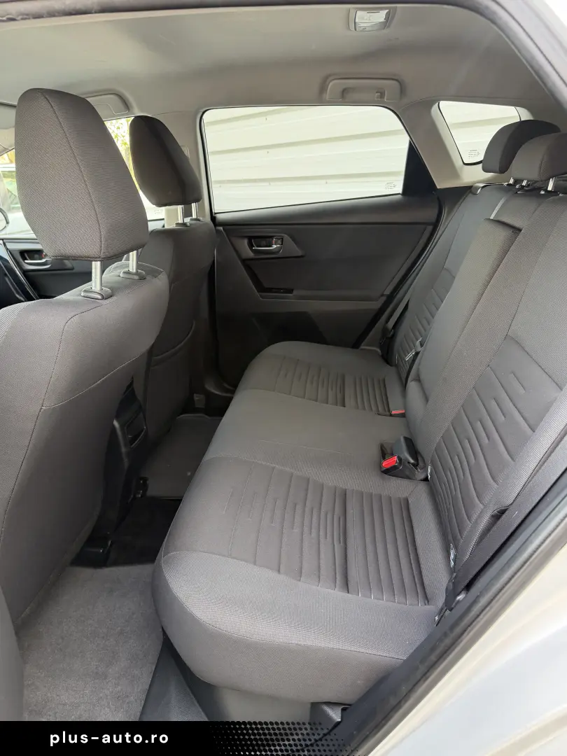 Toyota Auris 1.8 Hybrid 100.000 km de vanzare in RATE FIXE