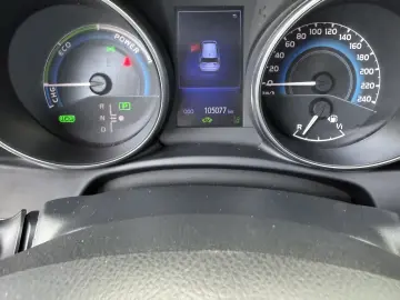 Toyota Auris 1.8 Hybrid 100.000 km de vanzare in RATE FIXE