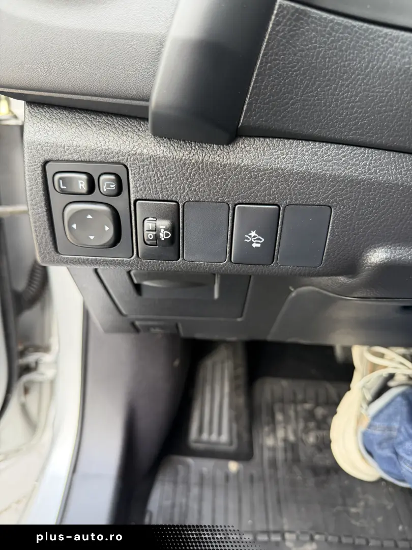 Toyota Auris 1.8 Hybrid 100.000 km de vanzare in RATE FIXE