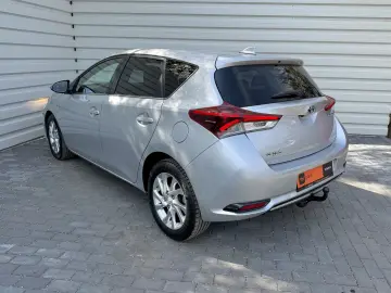 Toyota Auris 1.8 Hybrid 100.000 km de vanzare in RATE FIXE