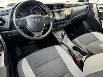Toyota Auris 1.8 Hybrid 100.000 km de vanzare in RATE FIXE
