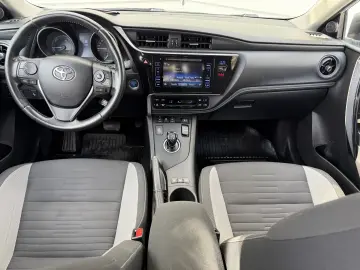 Toyota Auris 1.8 Hybrid 100.000 km de vanzare in RATE FIXE