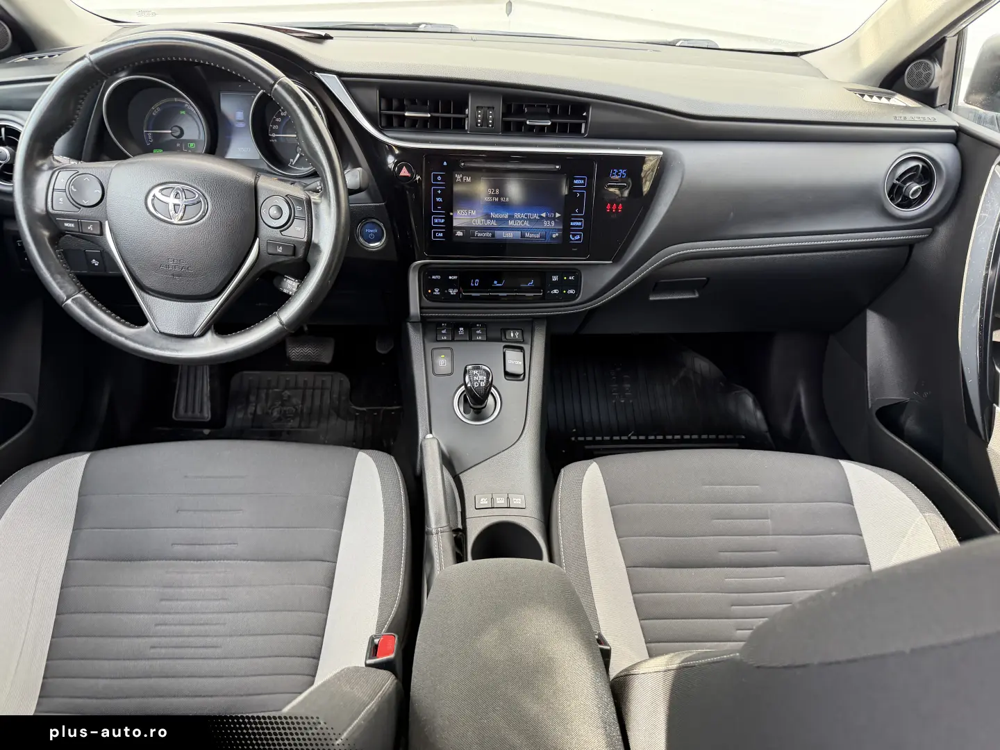 Toyota Auris 1.8 Hybrid 100.000 km de vanzare in RATE FIXE