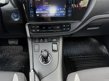 Toyota Auris 1.8 Hybrid 100.000 km de vanzare in RATE FIXE