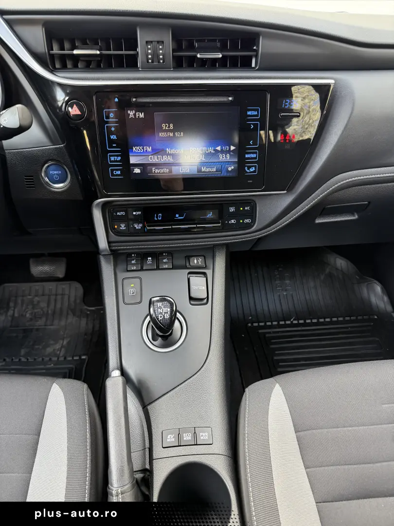 Toyota Auris 1.8 Hybrid 100.000 km de vanzare in RATE FIXE