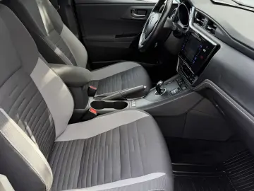 Toyota Auris 1.8 Hybrid 100.000 km de vanzare in RATE FIXE