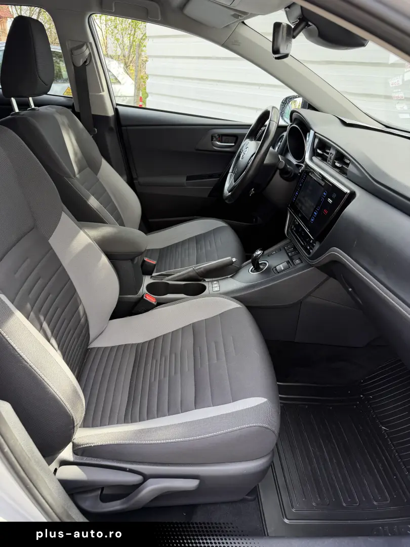 Toyota Auris 1.8 Hybrid 100.000 km de vanzare in RATE FIXE