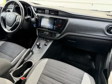 Toyota Auris 1.8 Hybrid 100.000 km de vanzare in RATE FIXE