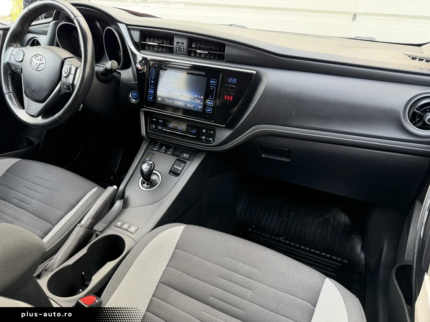 Toyota Auris 1.8 Hybrid 100.000 km de vanzare in RATE FIXE