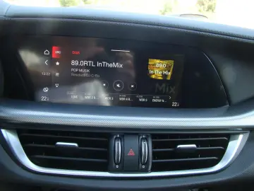 ALFA ROMEO Stelvio Veloce Q4 2.0 Turbo AT LED Navi Shz Klim