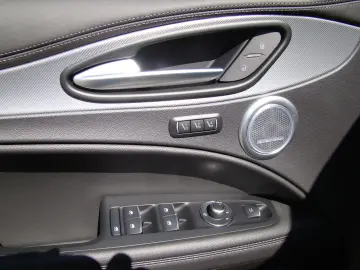 ALFA ROMEO Stelvio Veloce Q4 2.0 Turbo AT LED Navi Shz Klim