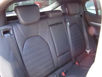 ALFA ROMEO Stelvio Veloce Q4 2.0 Turbo AT LED Navi Shz Klim