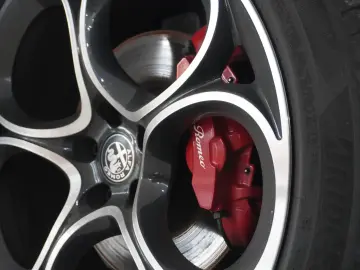 ALFA ROMEO Stelvio 2.2D VELOCE Q4 NAVI LED KAMERA MATRIX SH