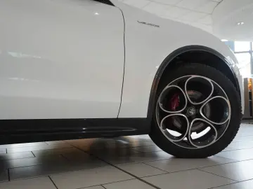 ALFA ROMEO Stelvio 2.2D VELOCE Q4 NAVI LED KAMERA MATRIX SH