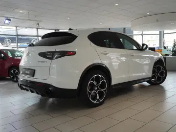 ALFA ROMEO Stelvio 2.2D VELOCE Q4 NAVI LED KAMERA MATRIX SH