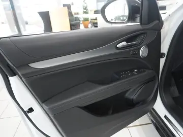 ALFA ROMEO Stelvio 2.2D VELOCE Q4 NAVI LED KAMERA MATRIX SH