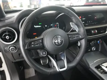 ALFA ROMEO Stelvio 2.2D VELOCE Q4 NAVI LED KAMERA MATRIX SH