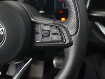 ALFA ROMEO Stelvio 2.2D VELOCE Q4 NAVI LED KAMERA MATRIX SH