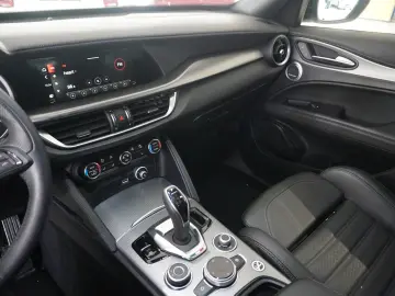 ALFA ROMEO Stelvio 2.2D VELOCE Q4 NAVI LED KAMERA MATRIX SH
