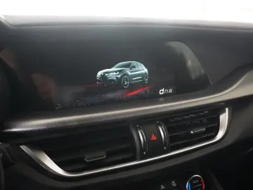 ALFA ROMEO Stelvio 2.2D VELOCE Q4 NAVI LED KAMERA MATRIX SH