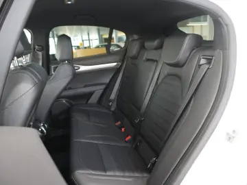 ALFA ROMEO Stelvio 2.2D VELOCE Q4 NAVI LED KAMERA MATRIX SH