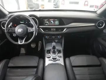 ALFA ROMEO Stelvio 2.2D VELOCE Q4 NAVI LED KAMERA MATRIX SH