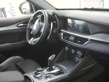 ALFA ROMEO Stelvio 2.2D VELOCE Q4 NAVI LED KAMERA MATRIX SH