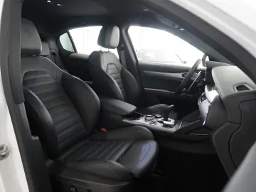 ALFA ROMEO Stelvio 2.2D VELOCE Q4 NAVI LED KAMERA MATRIX SH