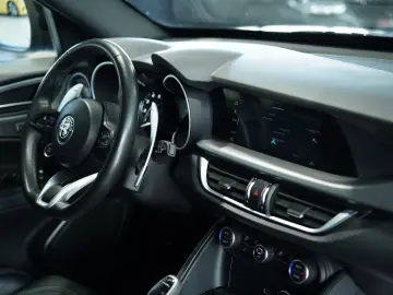 ALFA ROMEO Stelvio Veloce Q4  1.Hand  ACC  Pano  AHK