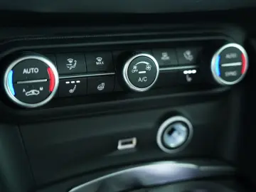 ALFA ROMEO Stelvio Veloce Q4  1.Hand  ACC  Pano  AHK