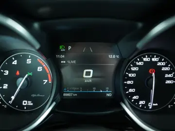 ALFA ROMEO Stelvio Veloce Q4  1.Hand  ACC  Pano  AHK