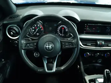 ALFA ROMEO Stelvio Veloce Q4  1.Hand  ACC  Pano  AHK