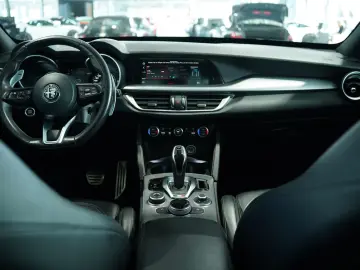 ALFA ROMEO Stelvio Veloce Q4  1.Hand  ACC  Pano  AHK