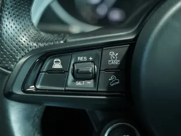 ALFA ROMEO Stelvio Veloce Q4  1.Hand  ACC  Pano  AHK