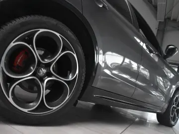 ALFA ROMEO Stelvio Q4 MatLED Navi Leder Kam HarmKardon ACC