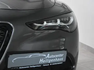 ALFA ROMEO Stelvio Q4 MatLED Navi Leder Kam HarmKardon ACC