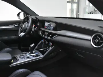 ALFA ROMEO Stelvio Q4 MatLED Navi Leder Kam HarmKardon ACC