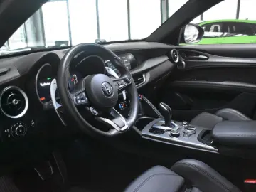 ALFA ROMEO Stelvio Q4 MatLED Navi Leder Kam HarmKardon ACC