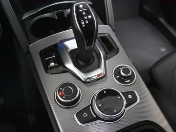 ALFA ROMEO Stelvio Q4 MatLED Navi Leder Kam HarmKardon ACC