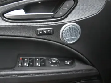 ALFA ROMEO Stelvio Q4 MatLED Navi Leder Kam HarmKardon ACC