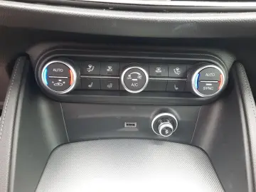 ALFA ROMEO Stelvio 2.2 JTDM Veloce Q4 Matrix DAB Kamera