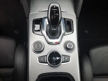 ALFA ROMEO Stelvio 2.2 JTDM Veloce Q4 Matrix DAB Kamera