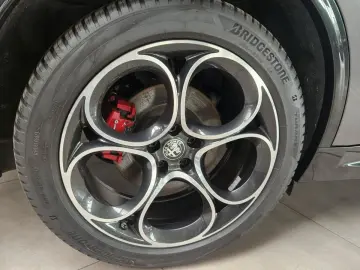 ALFA ROMEO Stelvio Veloce Q4 ACC Matrix Leder Kamera Navi