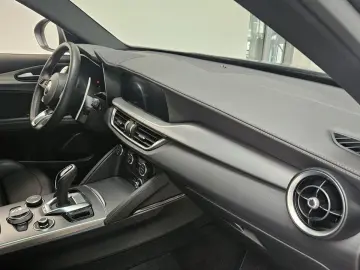 ALFA ROMEO Stelvio Veloce Q4 ACC Matrix Leder Kamera Navi