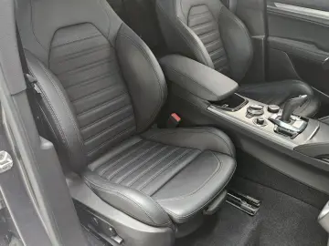 ALFA ROMEO Stelvio Veloce Q4 ACC Matrix Leder Kamera Navi