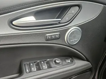 ALFA ROMEO Stelvio Veloce Q4 ACC Matrix Leder Kamera Navi