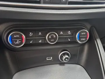 ALFA ROMEO Stelvio Veloce Q4 ACC Matrix Leder Kamera Navi